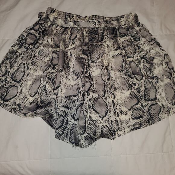 She and sky medium women's snakeskin print shorts with tie waist - Picture 3 of 9